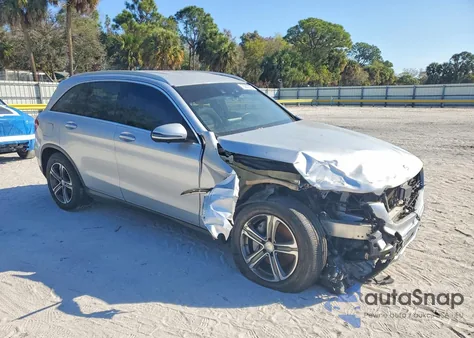 2016 Mercedes-Benz Glc 300 z USA, uszkodzony, nr VIN WDC0G4JB4GF063459